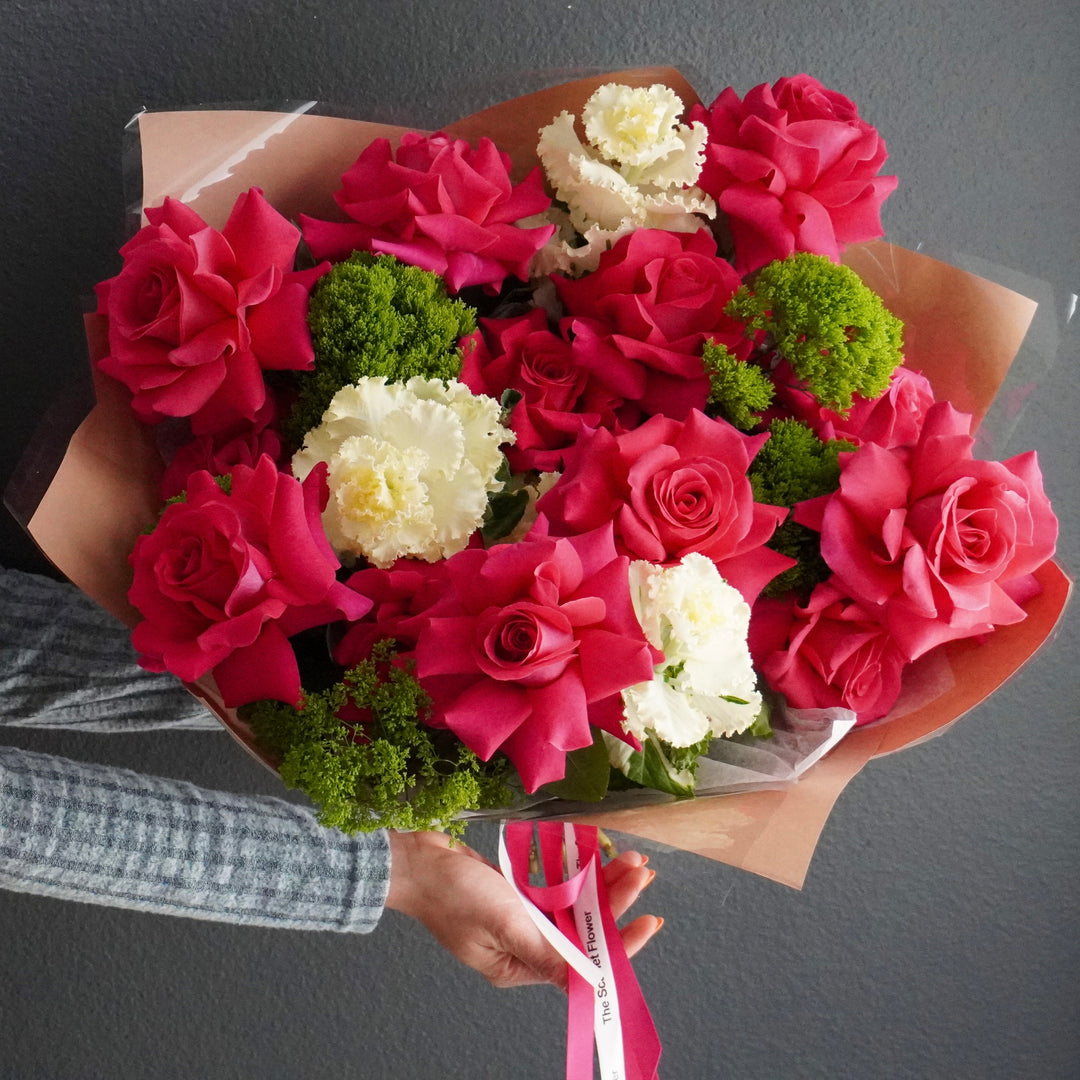 Bouquet Raspberry - reflexed Pink Floyd roses, kale, trachelium