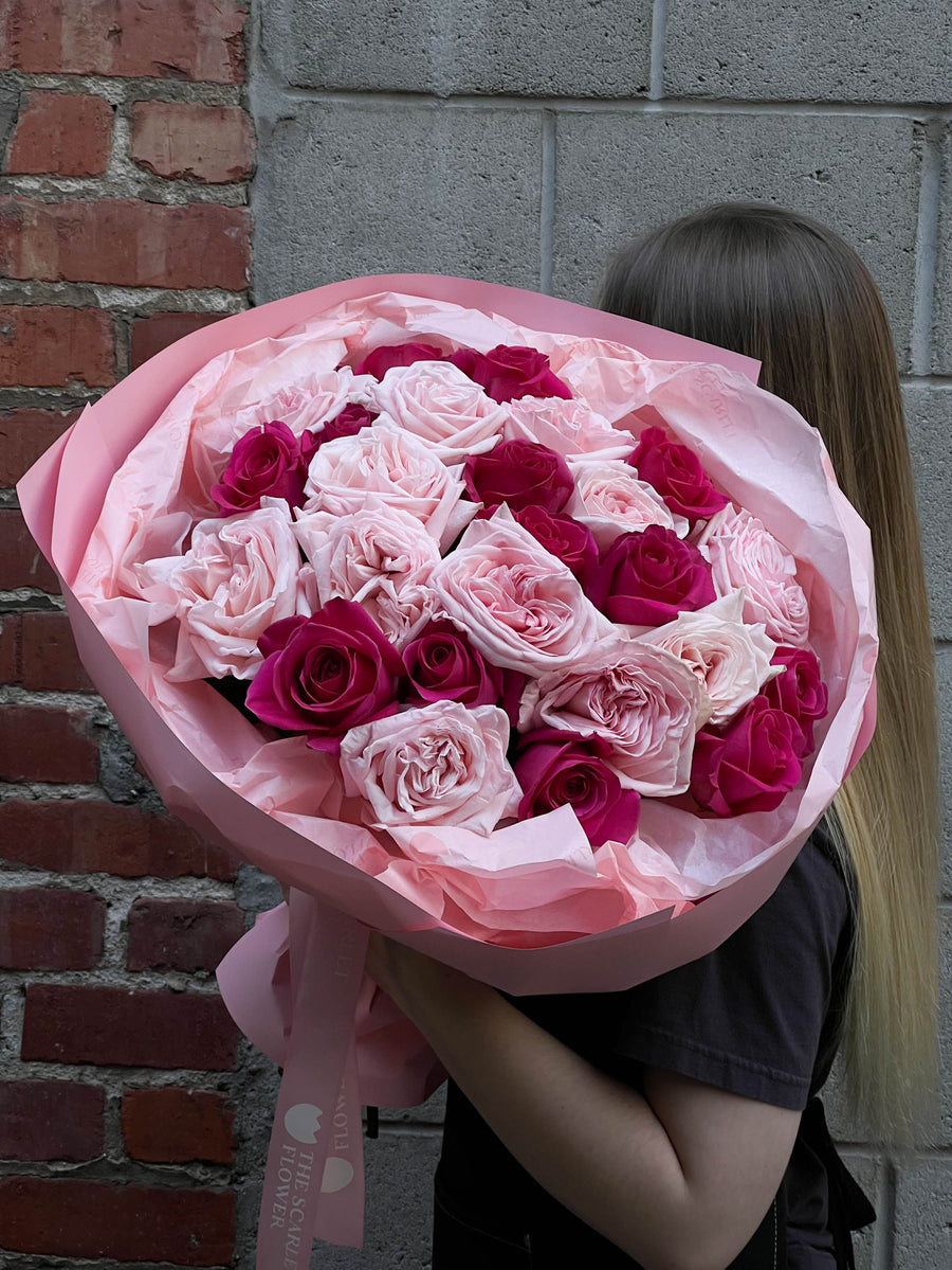 Bouquet - Scarlet Romance - peony garden roses