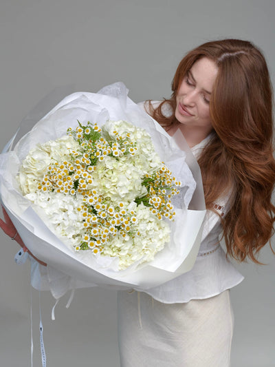 Daisy Cloud - Bouquet of Hydrangeas and Chamomile