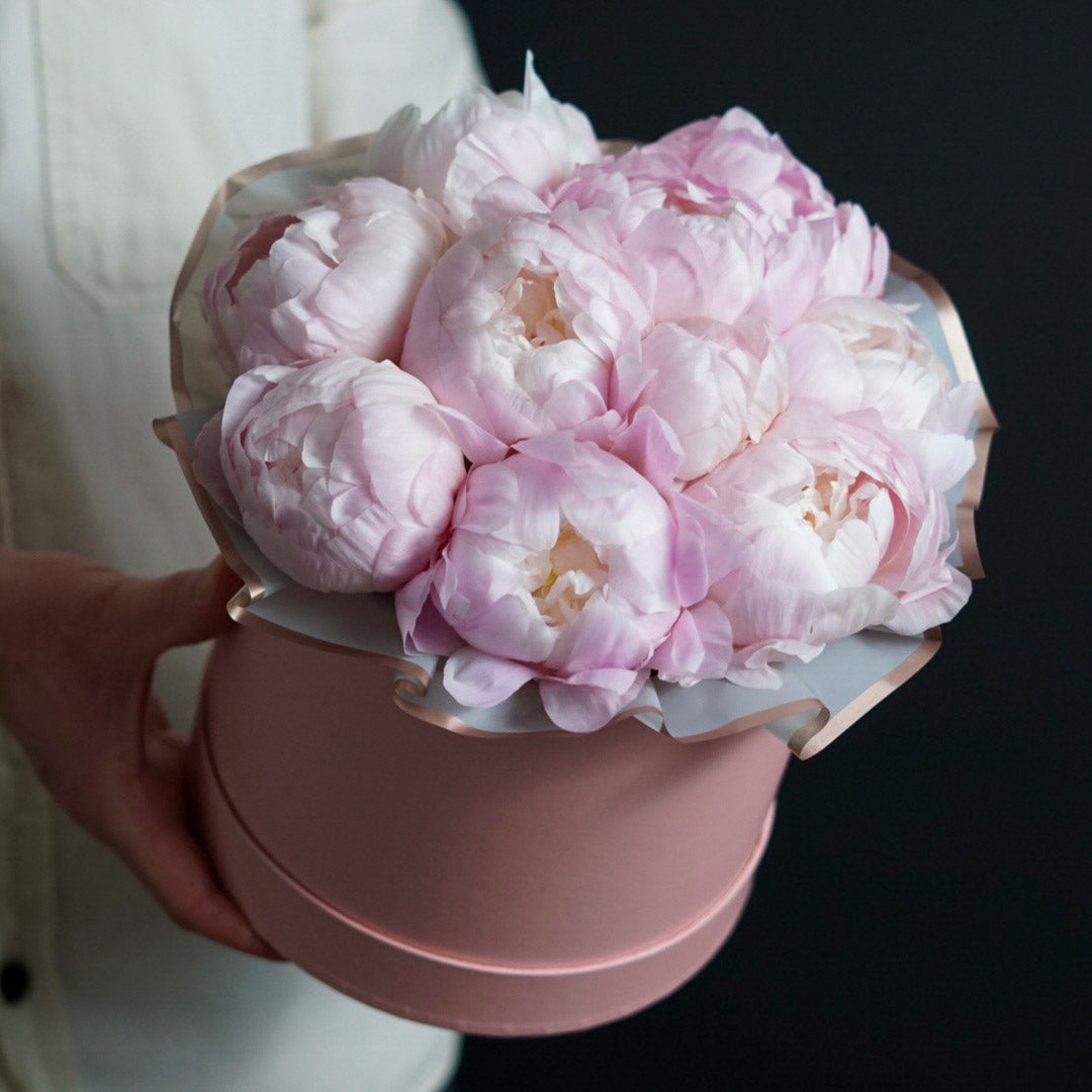Whopper Box - Closed Blush Pink Peonies 14 pcs – THE SCARLET