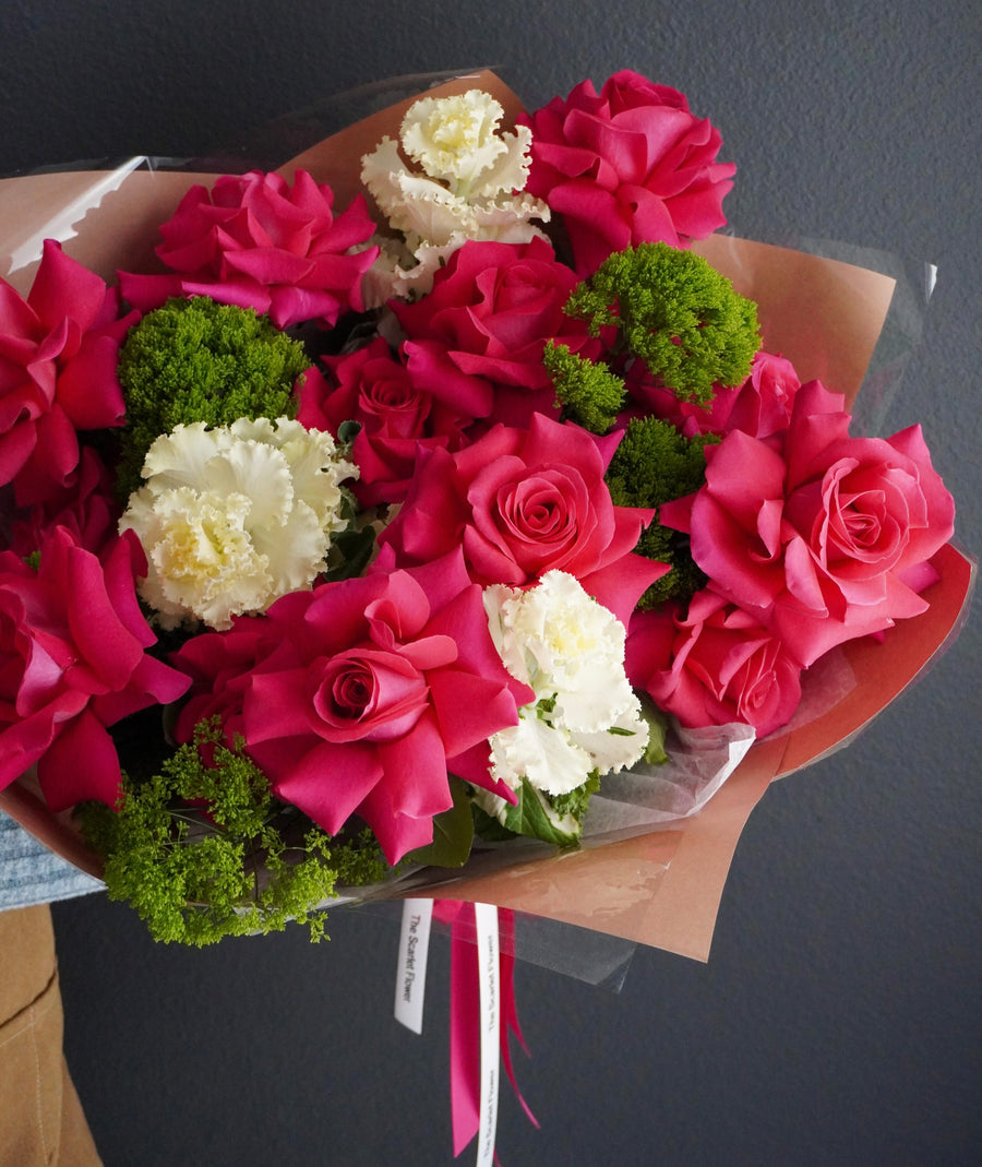 Bouquet Raspberry - reflexed Pink Floyd roses, kale, trachelium