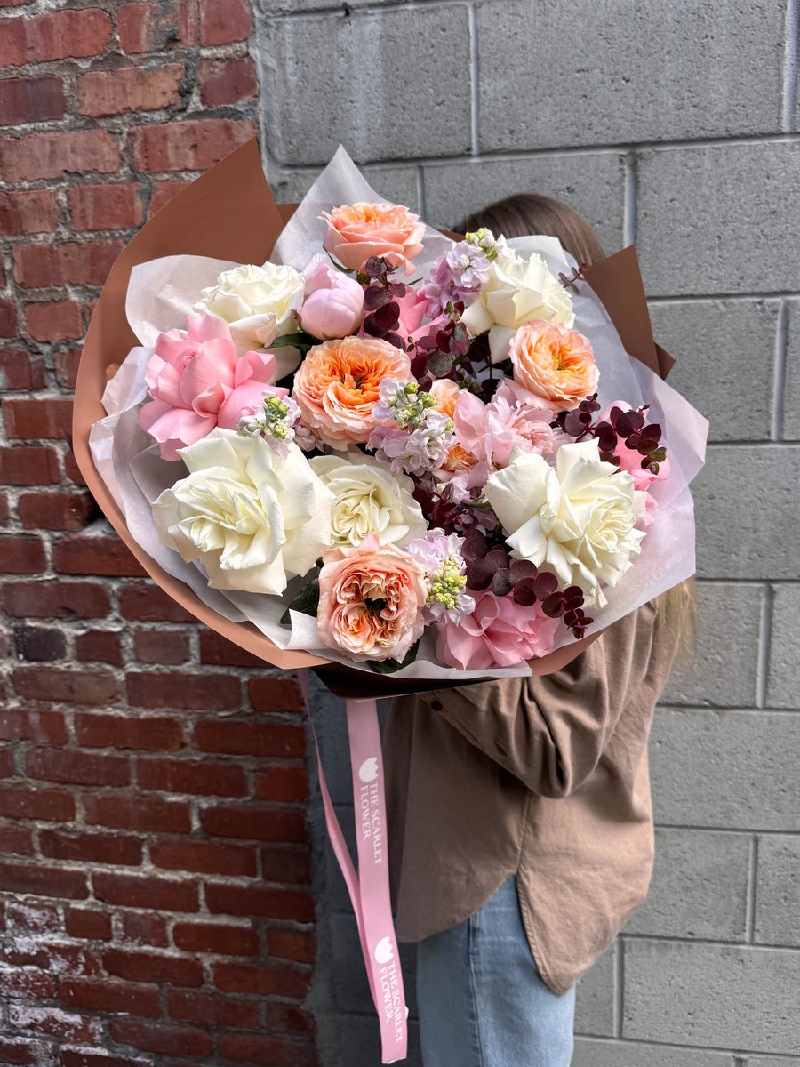Bouquet - Paloma - peonies, roses, stocks