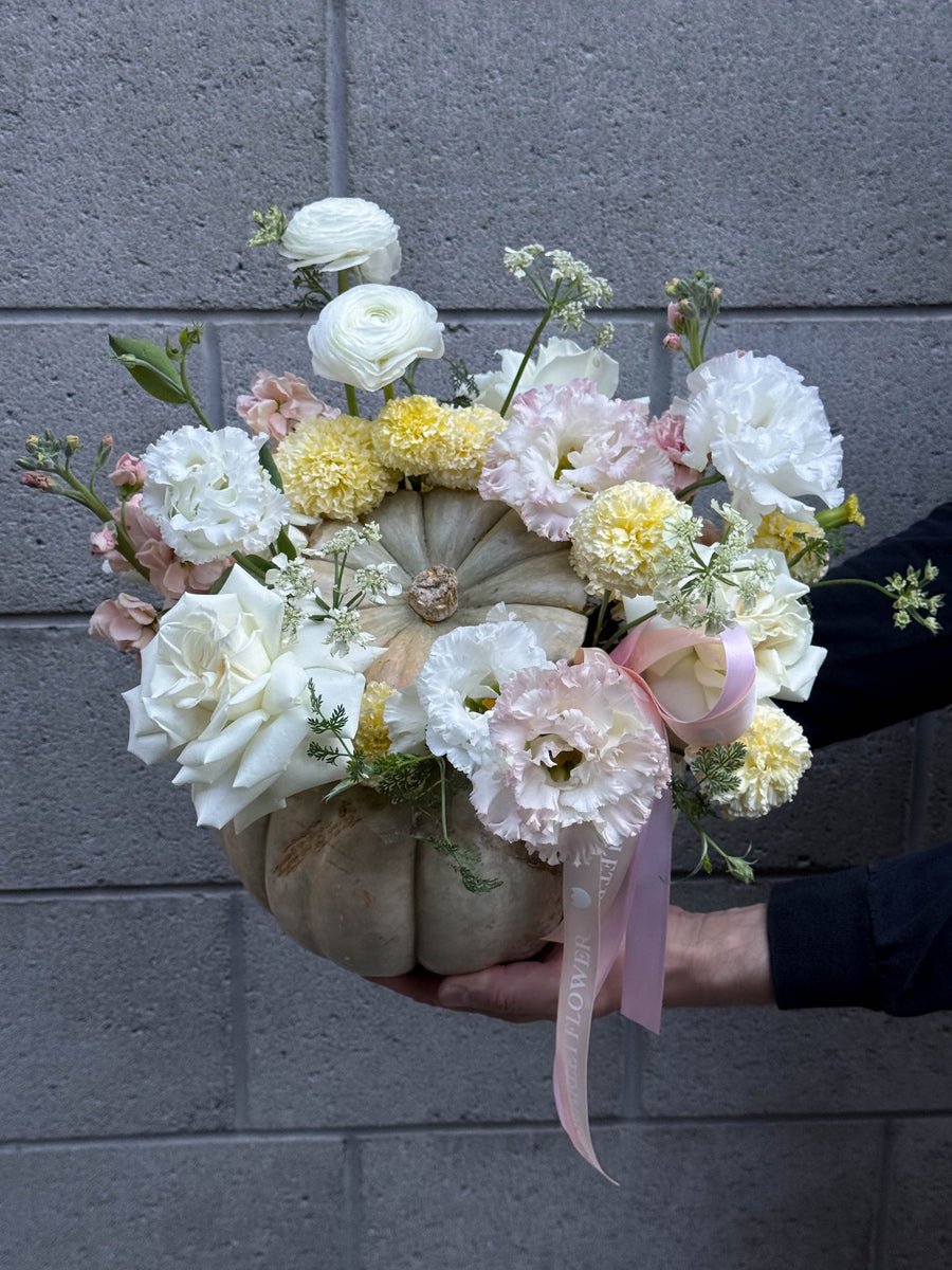 Pumpkin - Pearl - lisianthus, ranunculus, stock