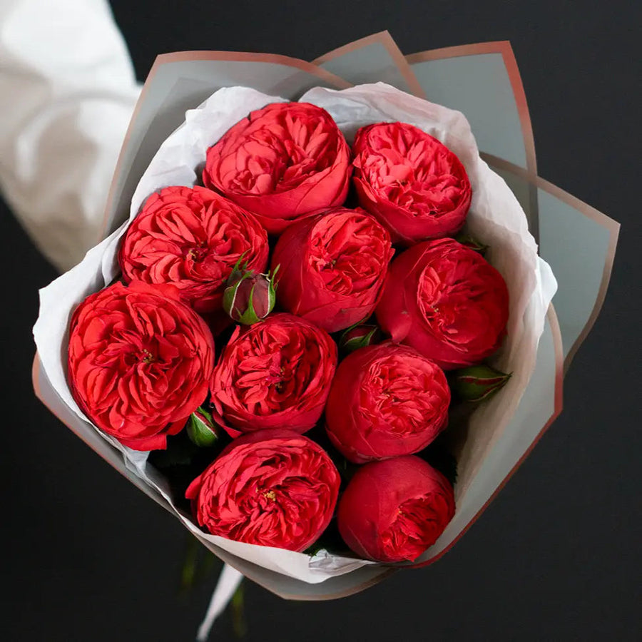 Red Piano - same day delivery bouquet long fresh roses