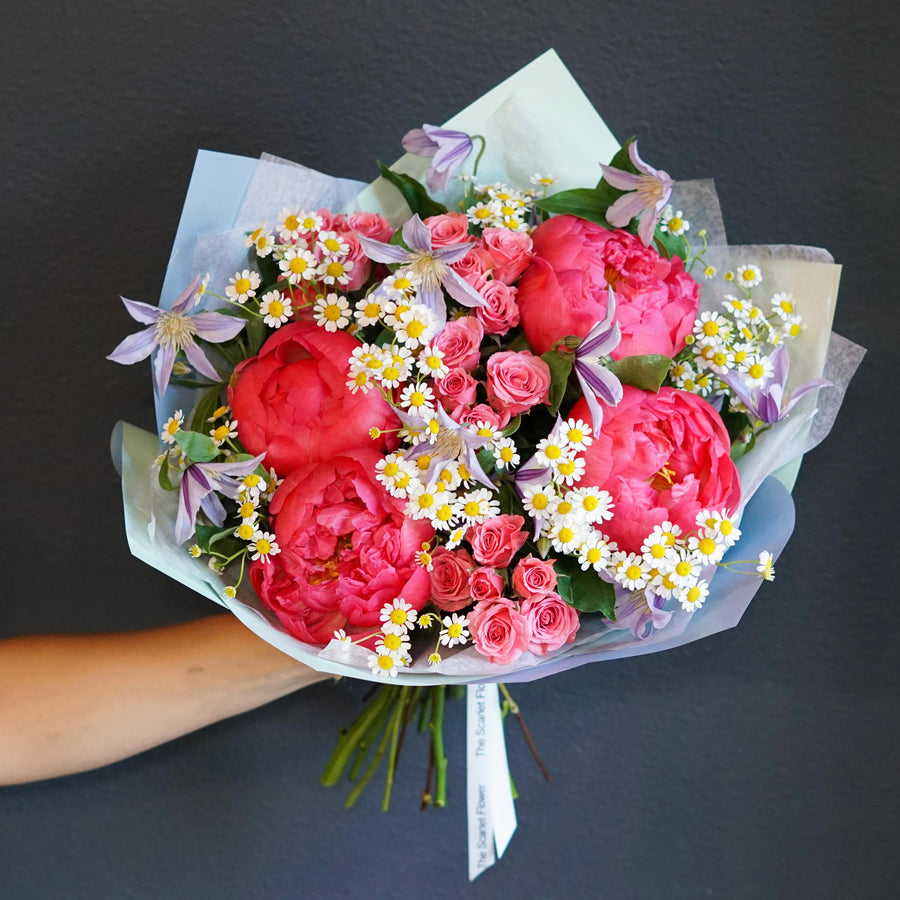 Bouquet Coral Charm - peony, clematis, chamomile
