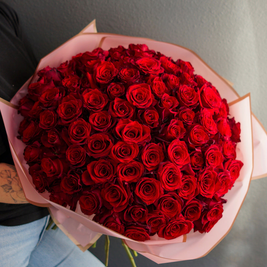 Bouquet Explorer - dark red roses