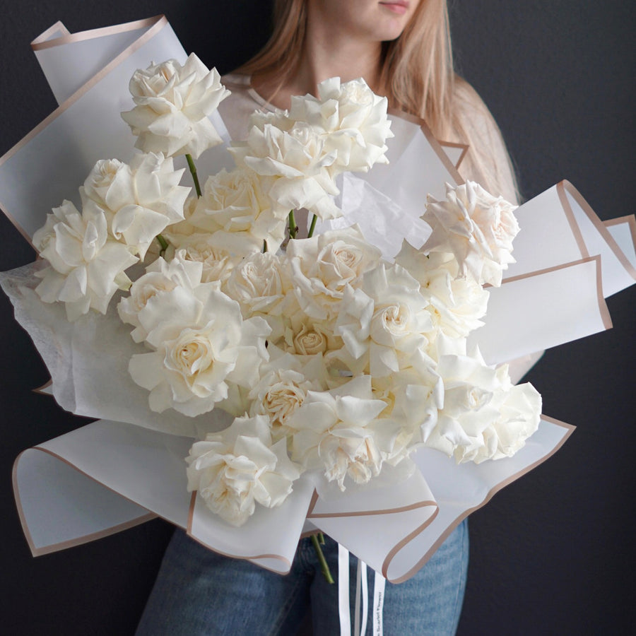 Bouquet Grace - white reflexed roses